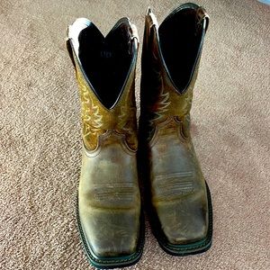 Ariat Work Boots Square toe sz 11D 4LR leather uppers rubber soles for w…